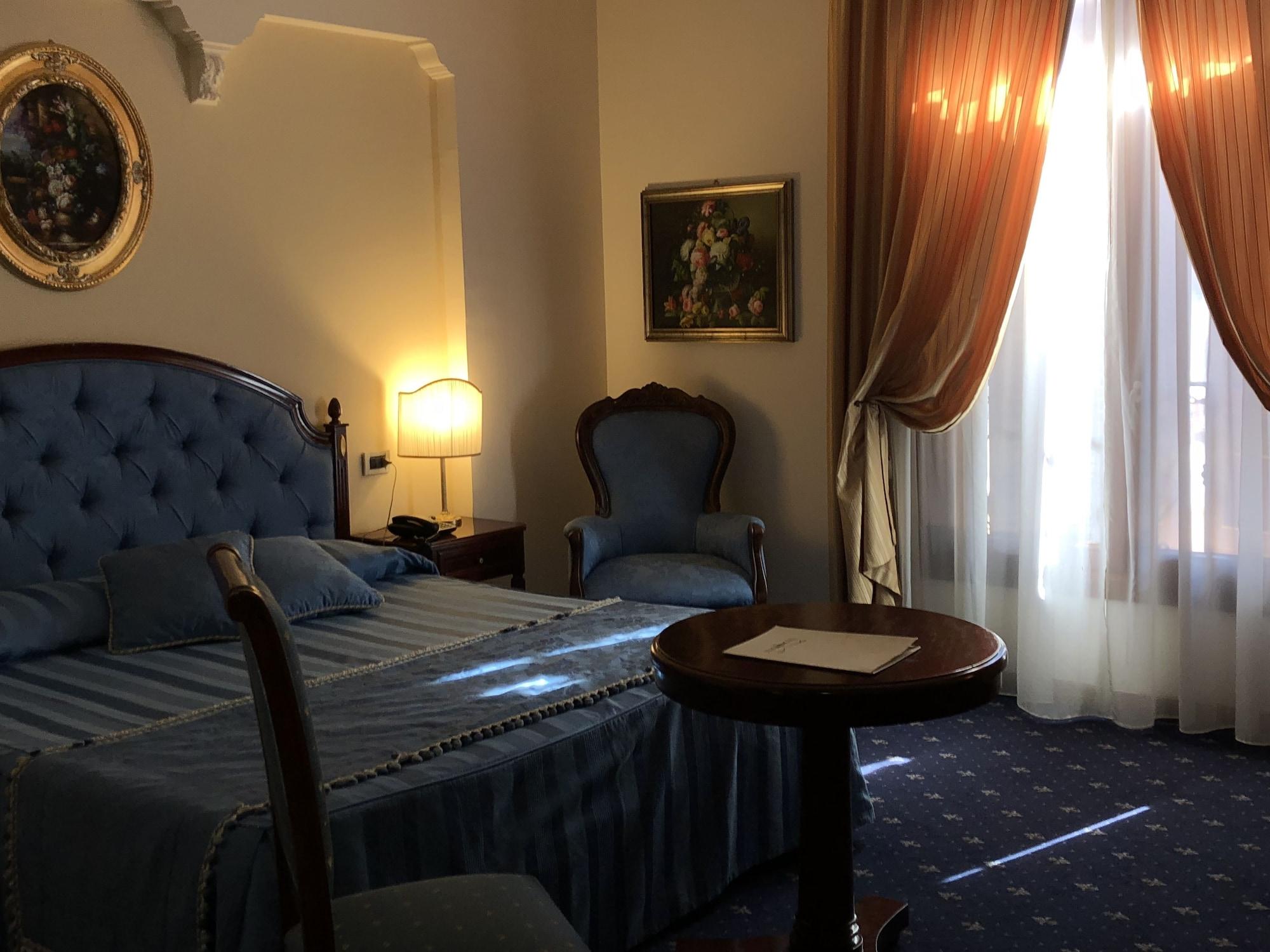Grand Hotel Palace مارسالا المظهر الخارجي الصورة A room at the hotel
