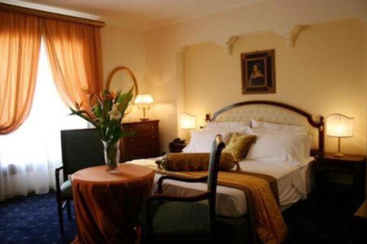 Grand Hotel Palace مارسالا الغرفة الصورة A room at the hotel