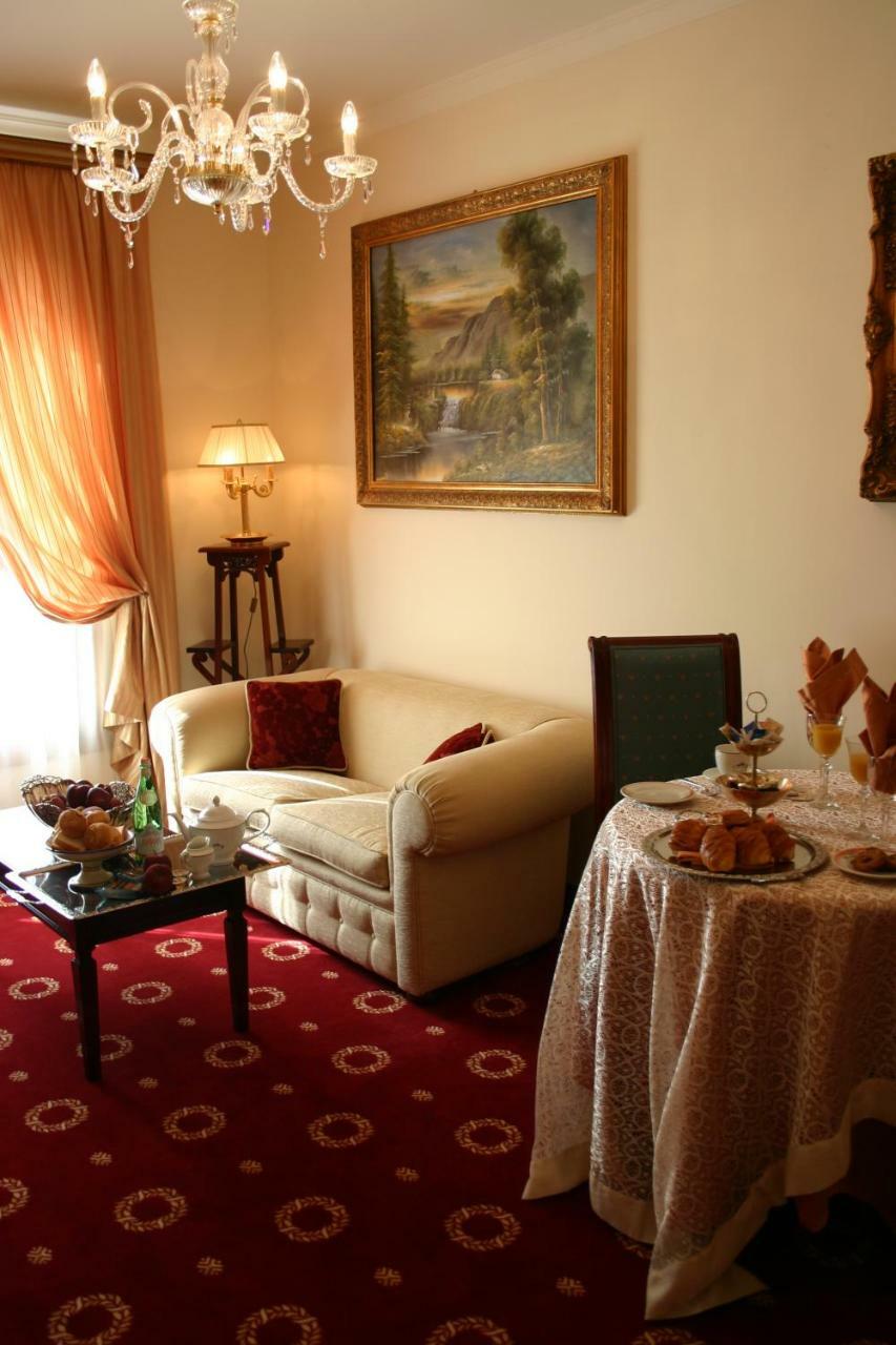 Grand Hotel Palace مارسالا المظهر الخارجي الصورة A suite at the hotel
